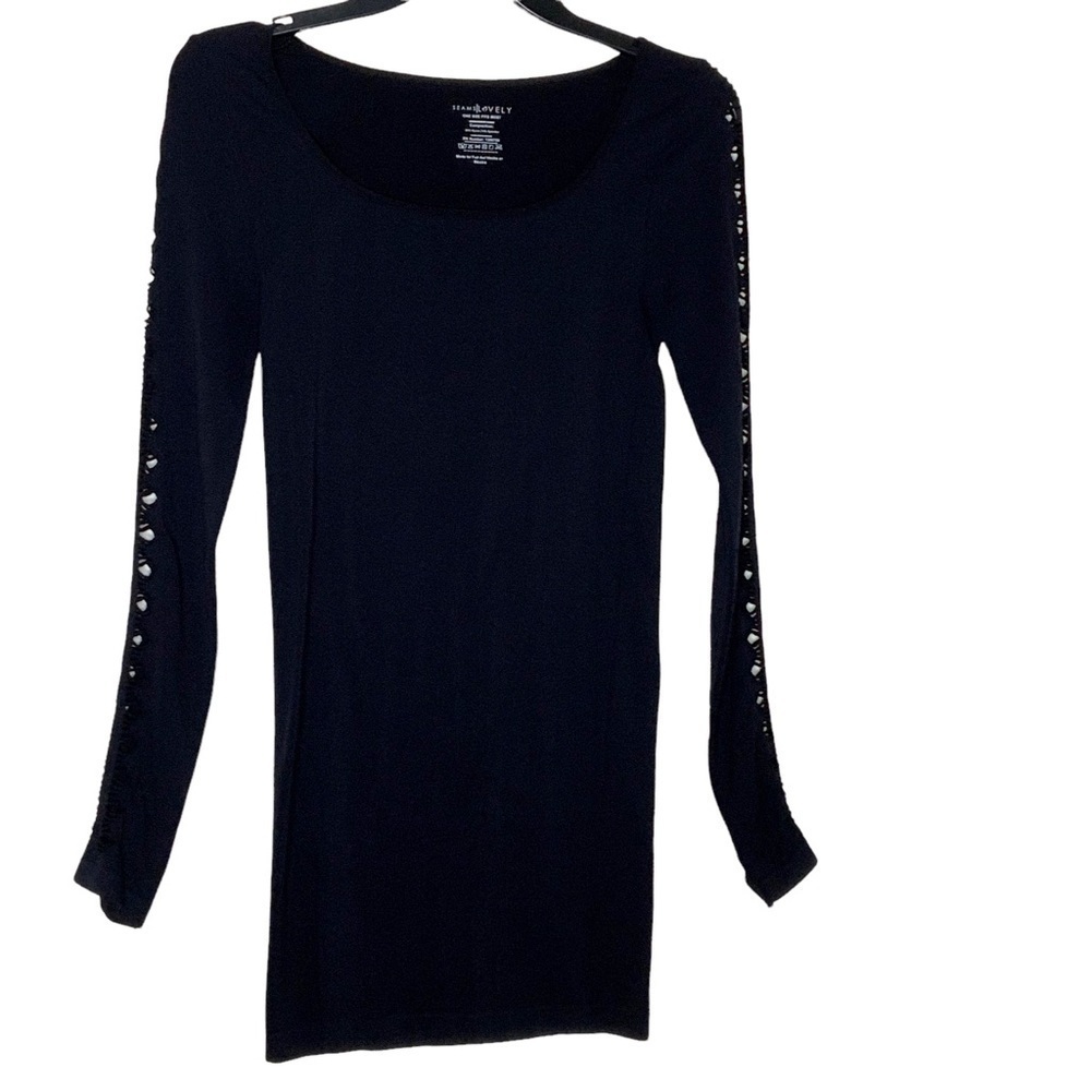 𝅺LONG sleeve black bodycon dress with composition.